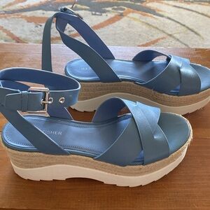 Marc Fisher Zarita blue “EUC". Box was broken during delivery.  No lid.